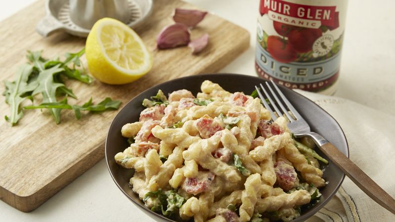 Creamy Vegetarian Pasta with Tomato and Arugula | Muir Glen