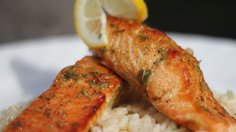 Trucha Ártica al Horno con Salsa de Miel y Mostaza