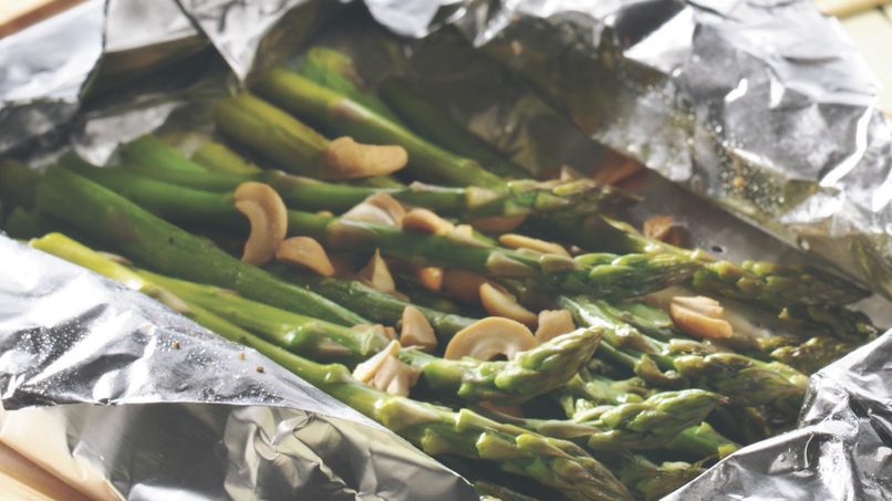 Grilled Cashew-Asparagus Packet
