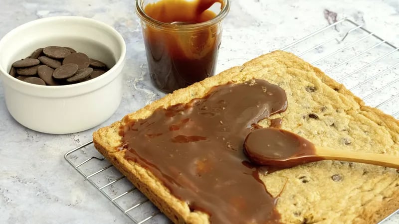 Salted Dulce de Leche Chocolate Chip Cookie Bars