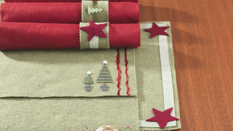 Holiday Felt Place Mats and Napkin Rings