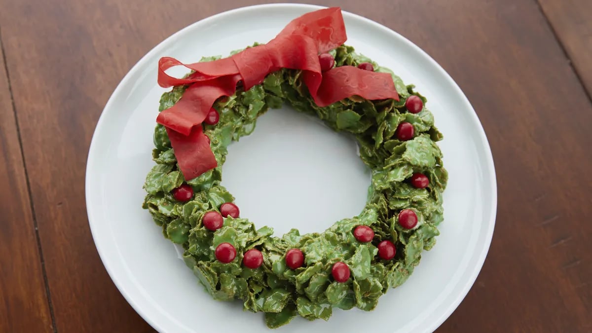 Marshmallow Christmas Wreath Cookie Cake