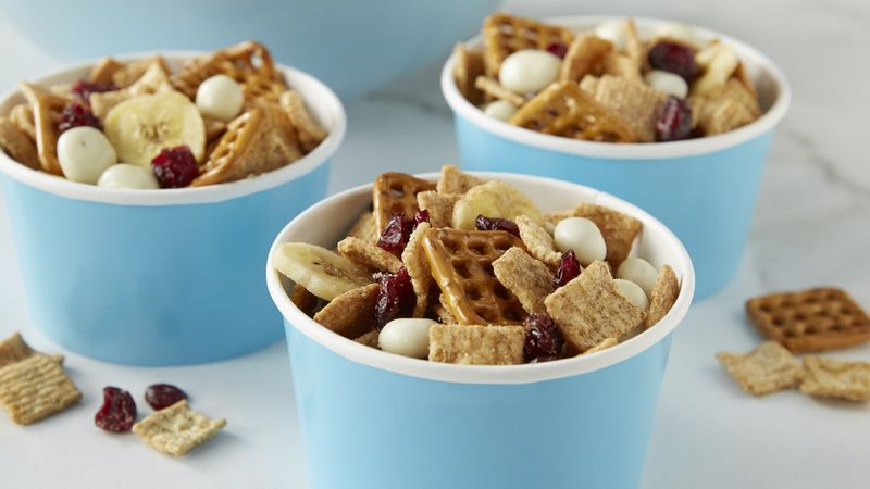 Fruit and Cinnamon Snack Mix