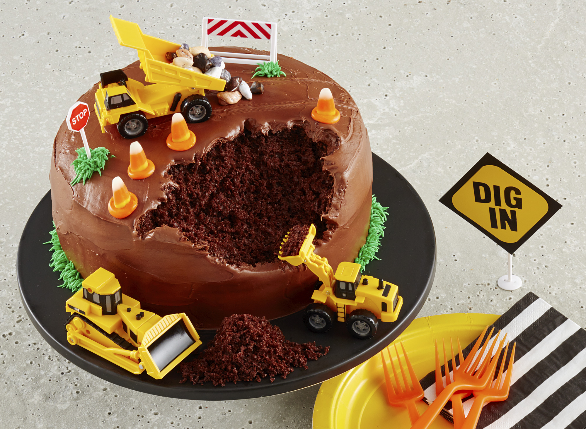 Construction Site Cake | Truck birthday cakes, Construction birthday cake,  Boy birthday cake