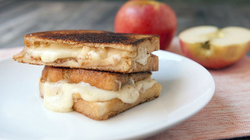 Apple Gruyere Grilled Cheese