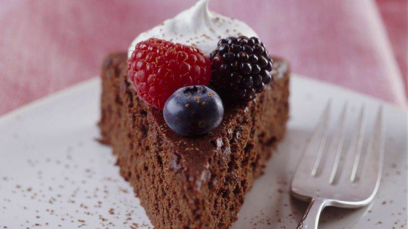 Skinny Bittersweet Chocolate Cake with Berries