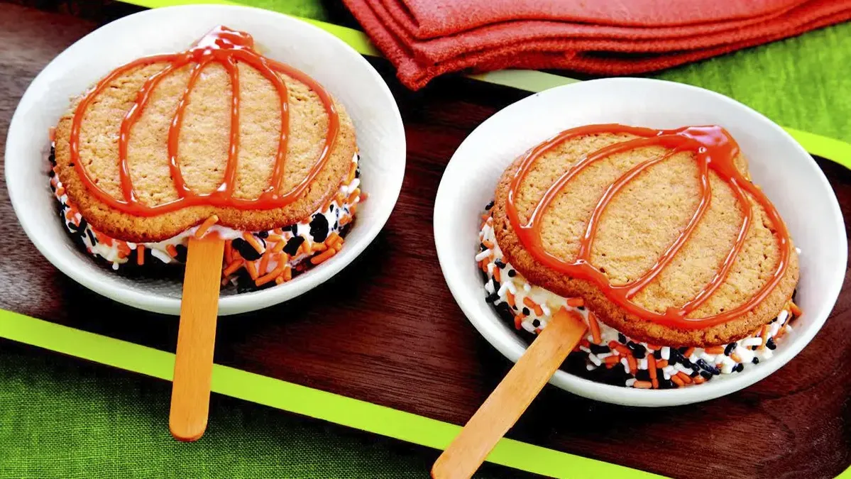 Pumpkin “I Scream” Cookie Pops