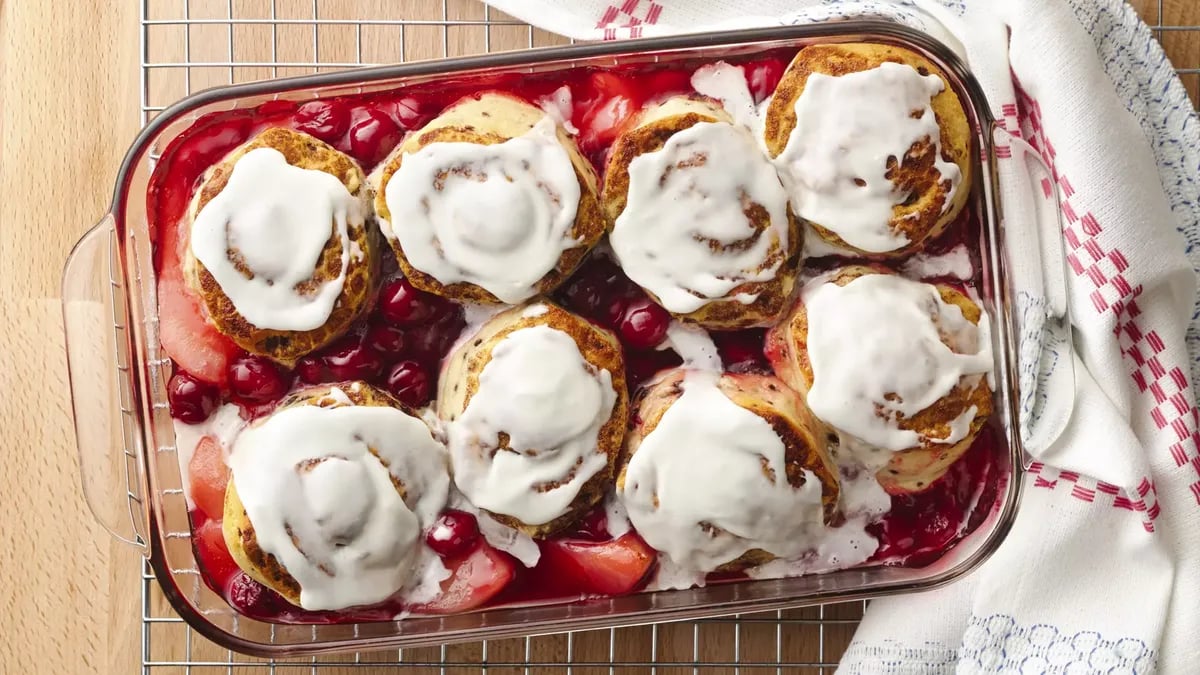 Cinnamon Roll-Topped Cobbler