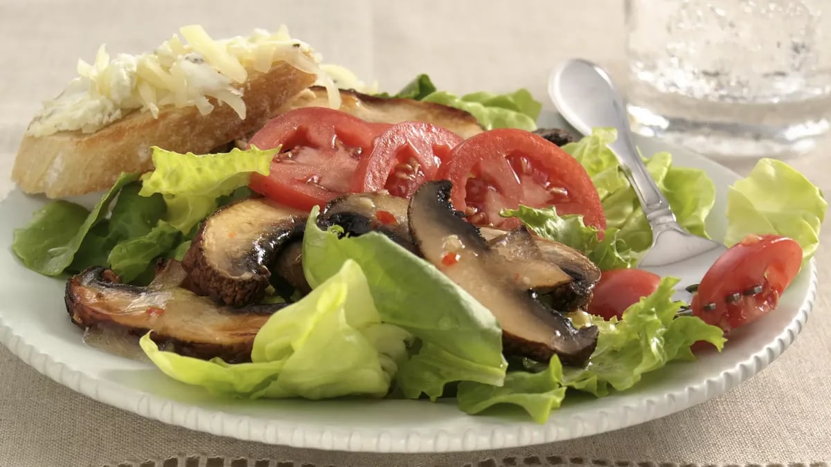 Broiled Portobello Mushroom Salad