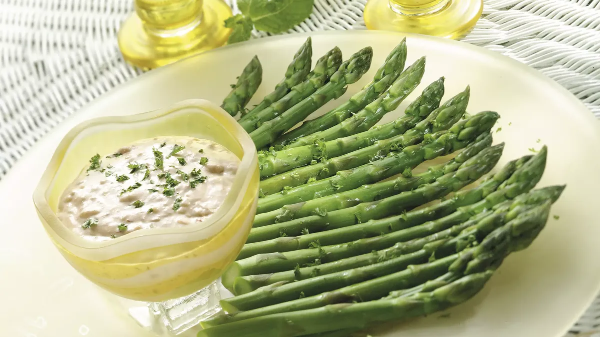 Asparagus Crudités with Creamy Romesco Dip