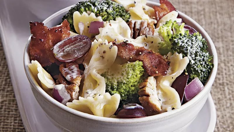 Pasta Salad with Broccoli and Grapes