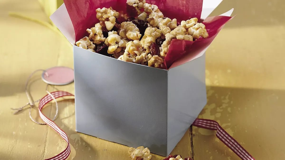 Cranberry and White Chocolate Caramel Corn