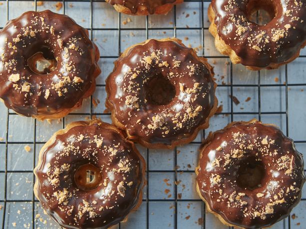 Nutty Buddy Cakes