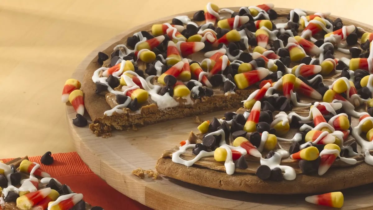 Halloween Cookie Pizza