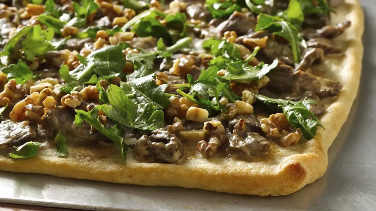 Steak Flatbread with Walnuts and Arugula