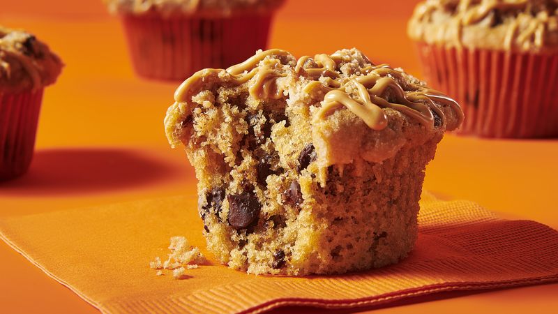 REESE'S Peanut Butter-Chocolate Chip Coffee Cake Muffins