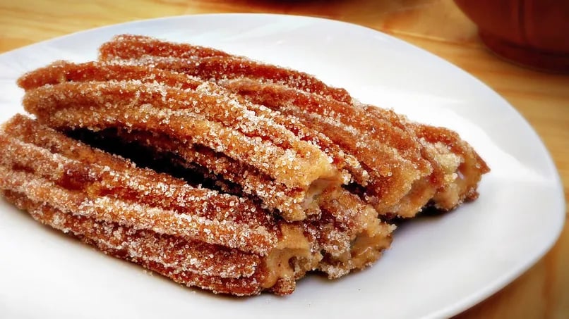 Churros Filled with Dulce de Leche