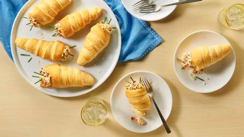 PILLSBURY CRESCENT ROLLS STUFFED WITH MINI MILKYWAYS - Hugs and Cookies XOXO