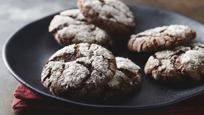 Easy Chocolate Crinkle Cookies