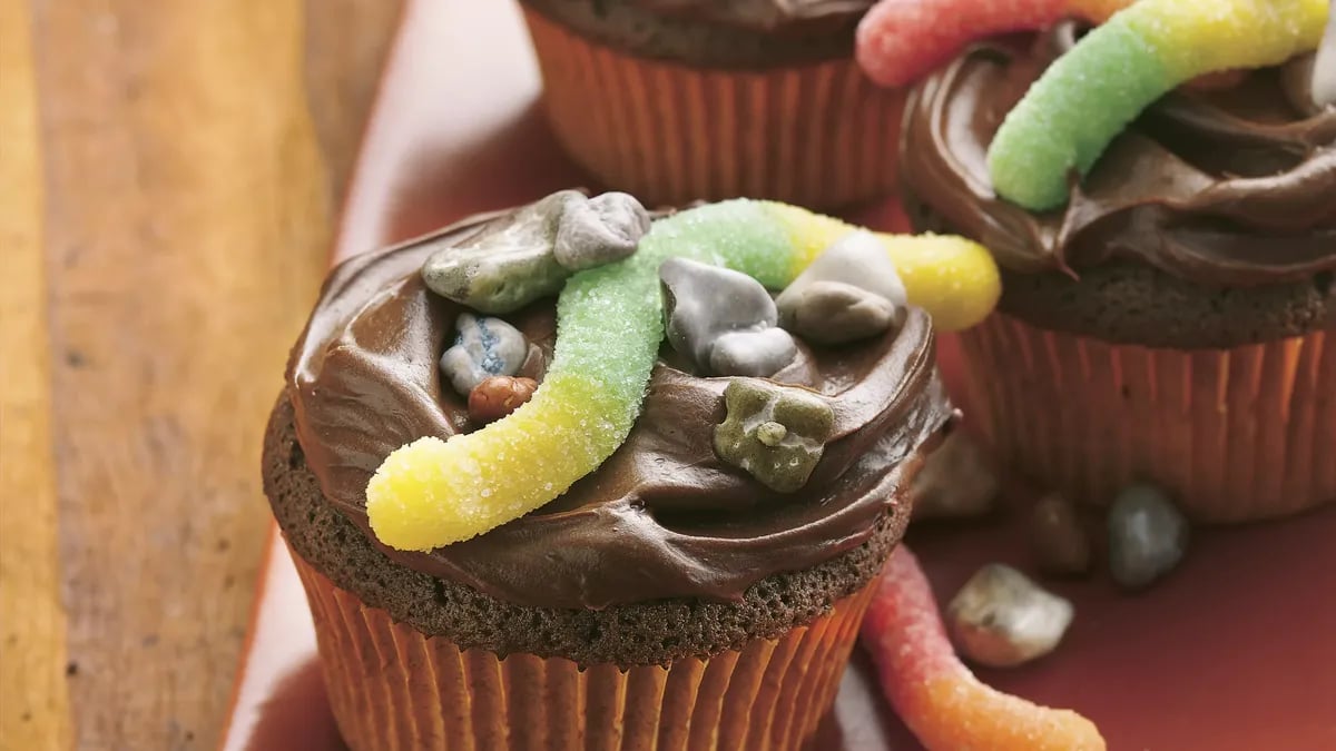 Quick Dirt and Worms Cupcakes