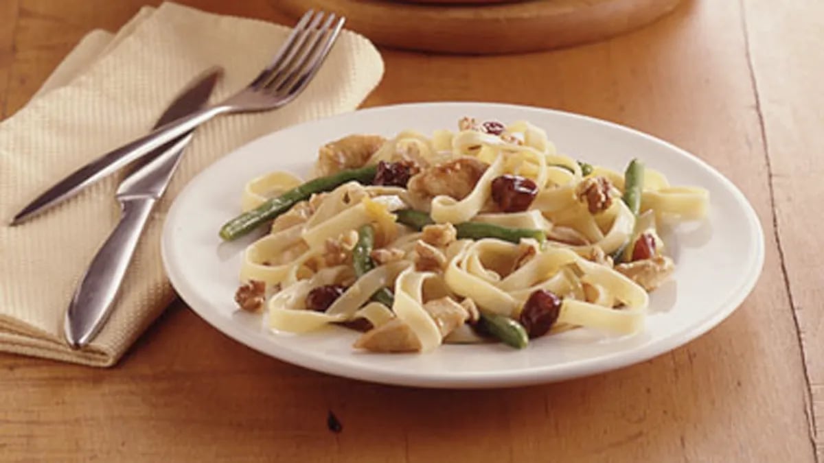 Fettuccine and Chicken in Orange-Cherry Sauce