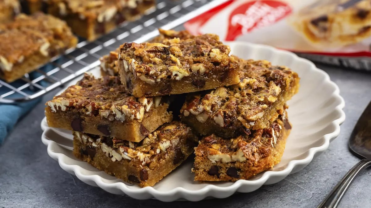 Easy Chocolate Chip Pecan Pie Bars