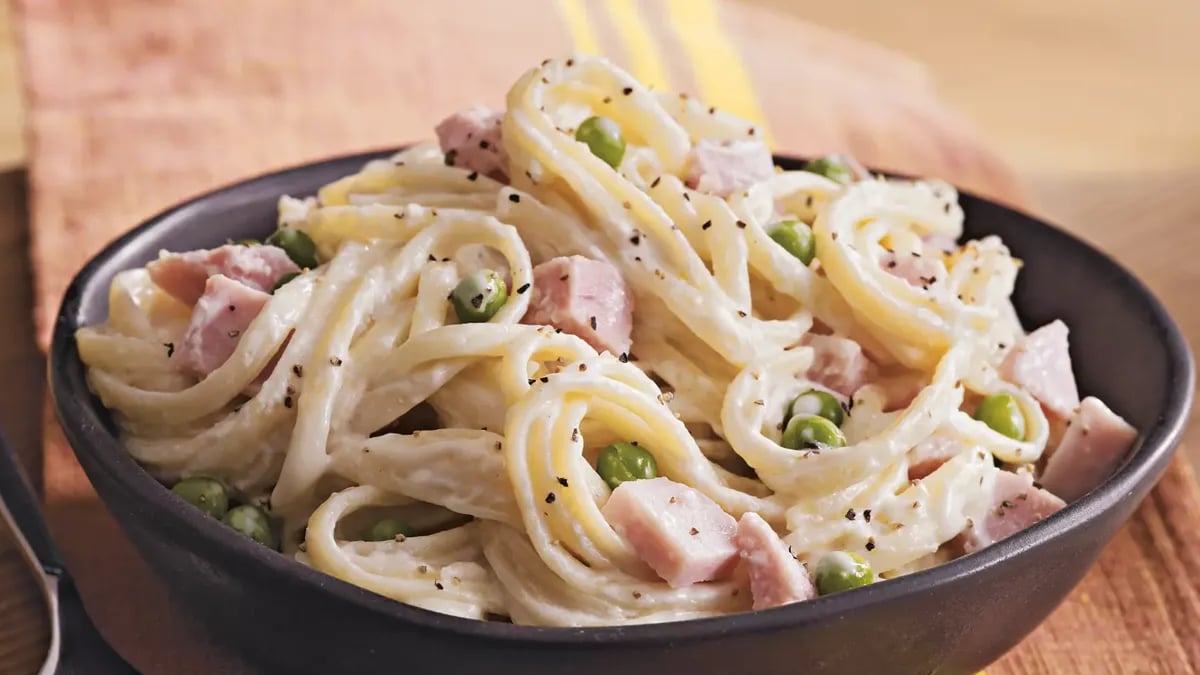 Slow-Cooker Cheesy Ham and Noodles