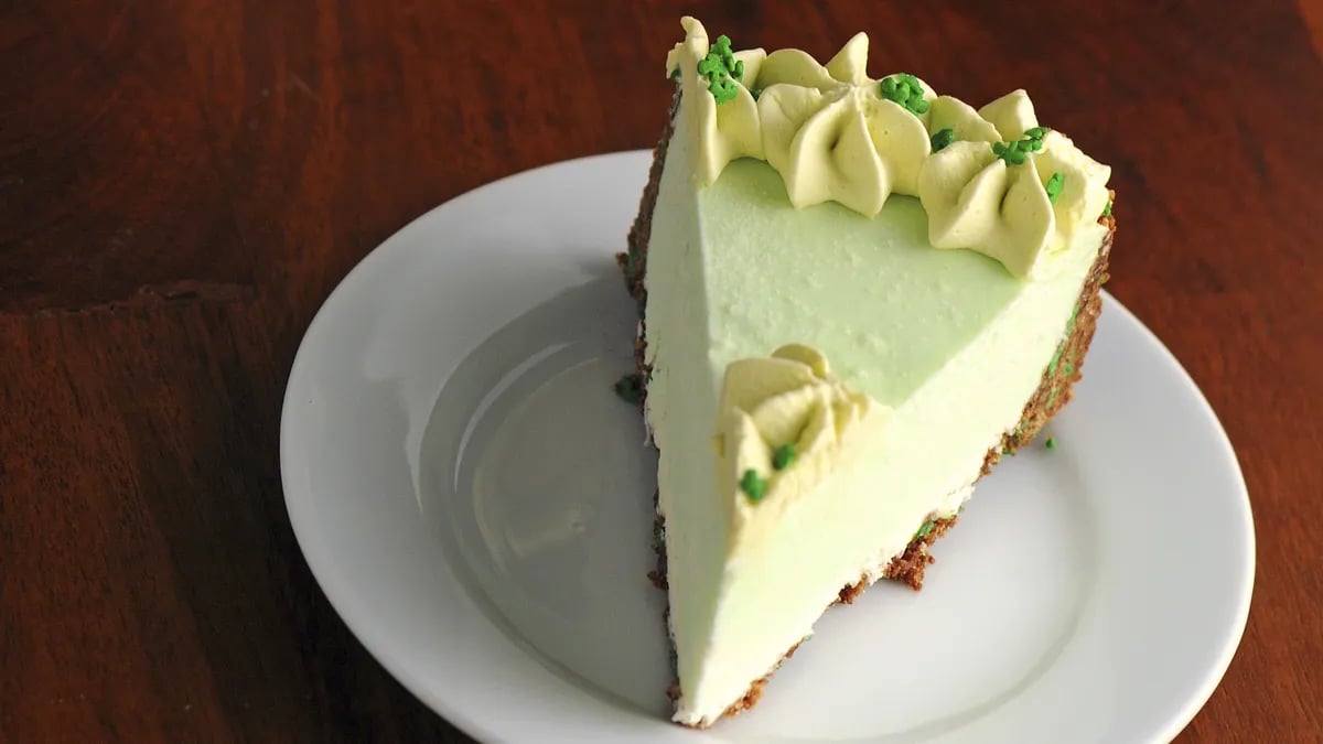 Boozy Shamrock No-Bake Cheesecake