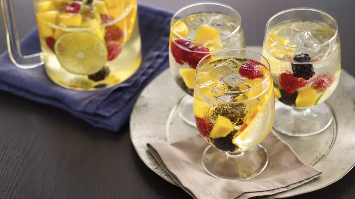 Elderflower-White Wine Sangria