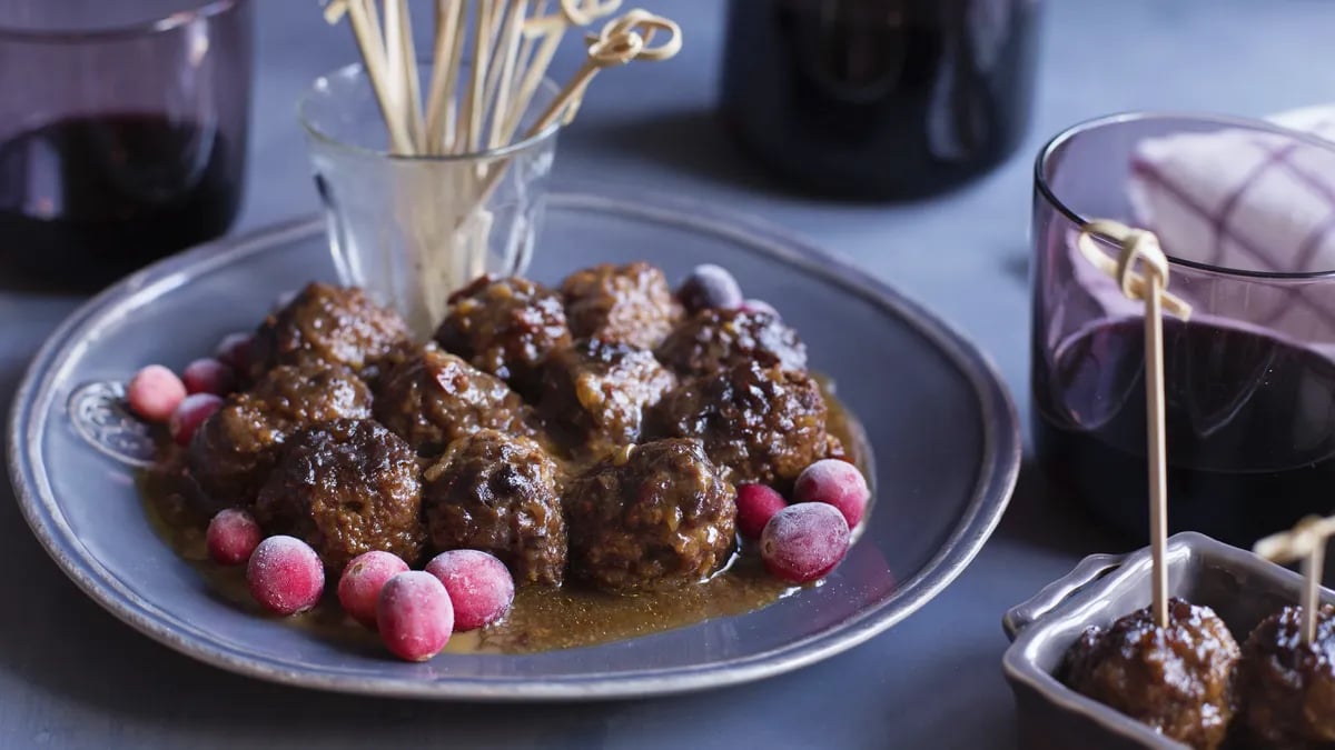 Slow-Cooker Cranberry Chipotle Meatballs