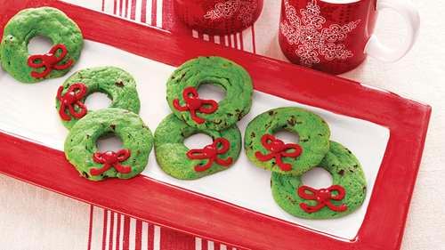 Holiday Mini Wreath Cakes Recipe - Pillsbury Baking