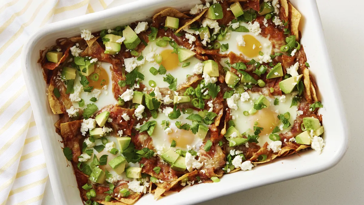 Gilles Sacksick、casserole et fruits Chilaquiles Breakfast Casserole Recipe - BettyCrocker.com