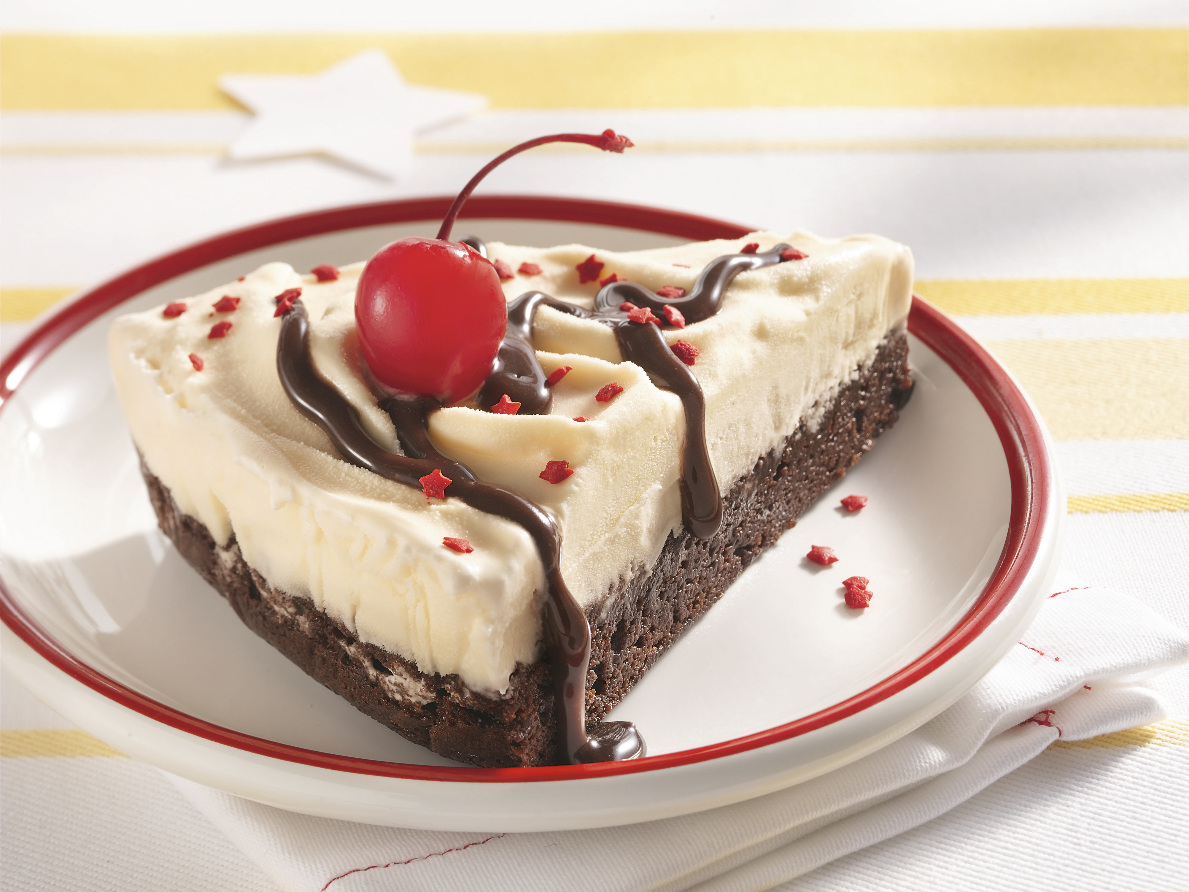 Frozen Brownie Sundae Recipe - Pillsbury.com