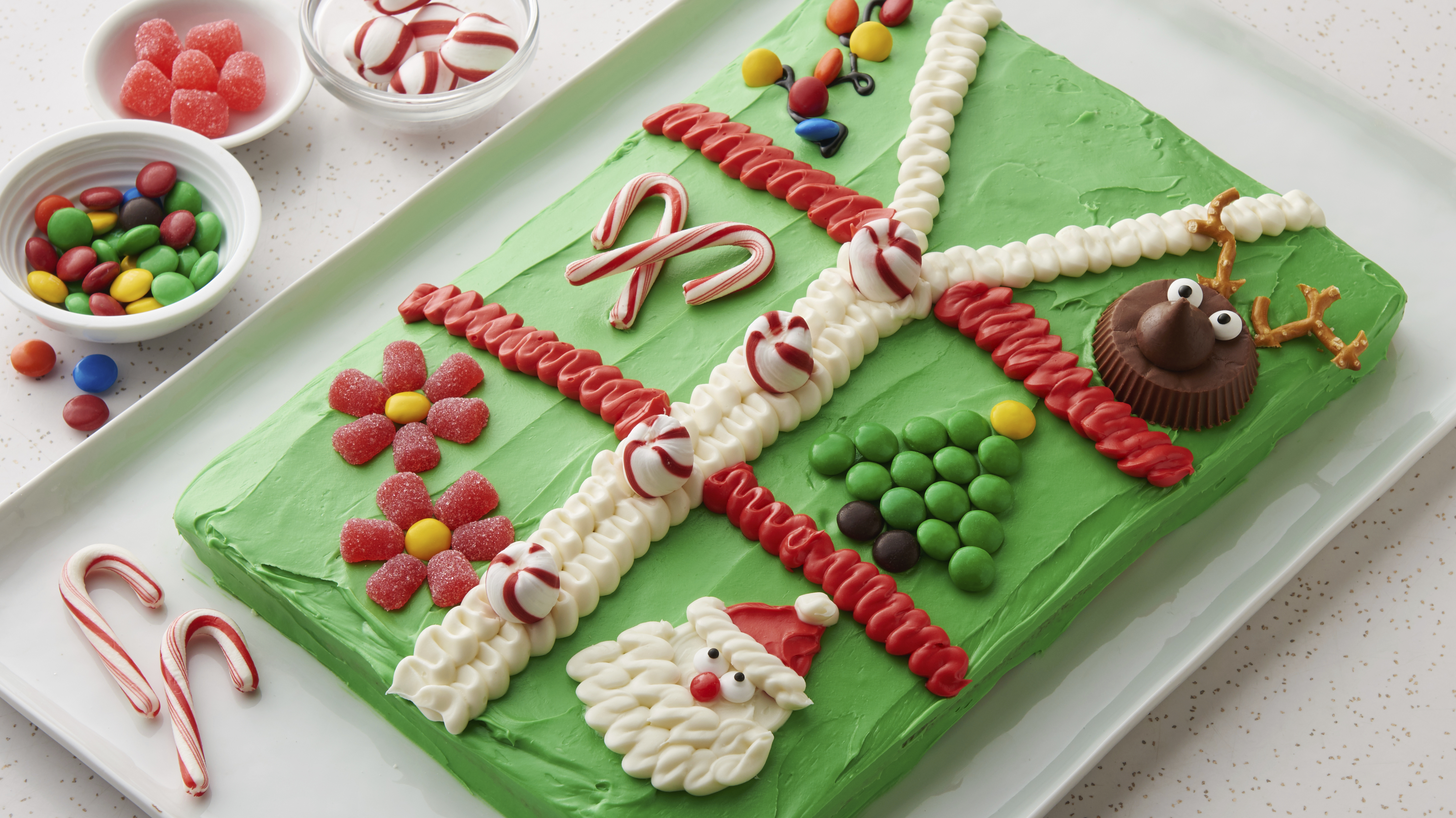 Festive Holiday Cake: Christmas Dinner Inspiration