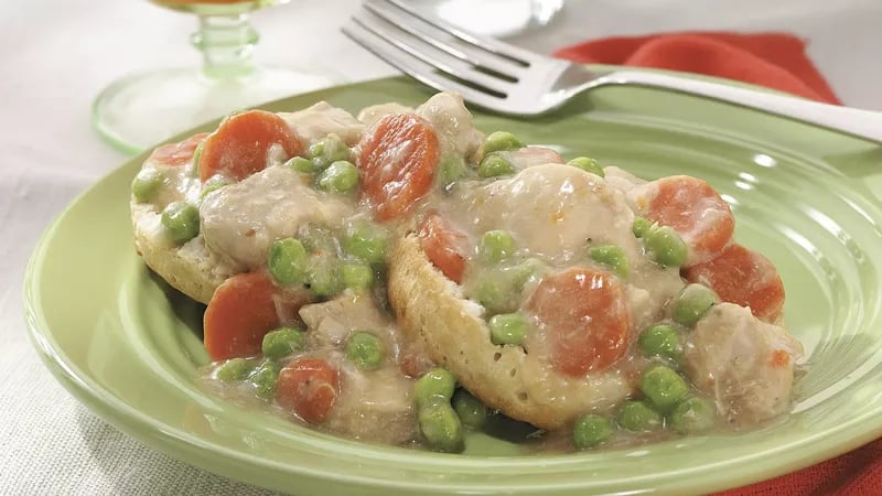 Slow-Cooked Smothered Buttermilk Chicken with Peas over Biscuits