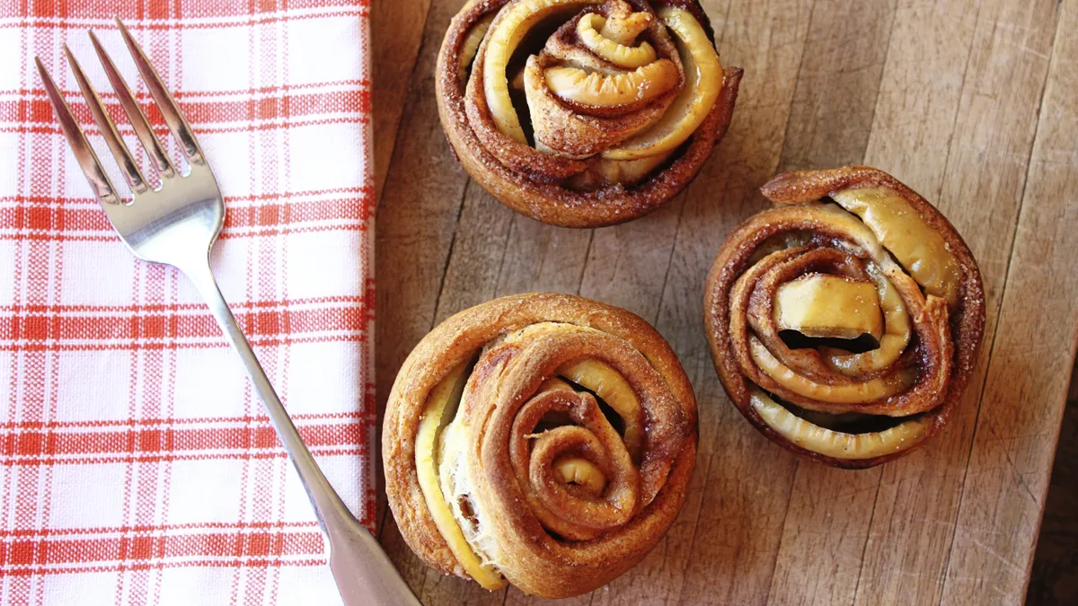 Apple Crescent Roses