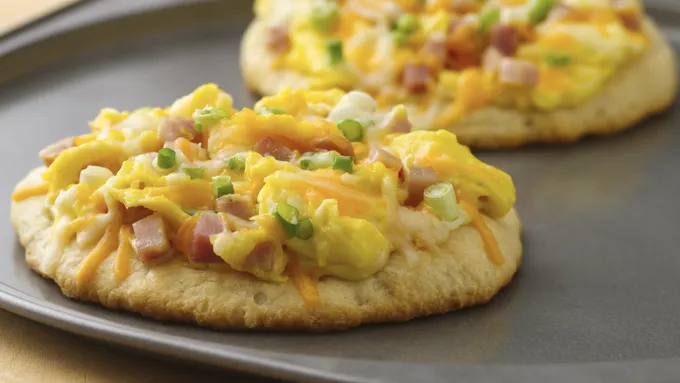 Ham, Swiss and Cheddar Breakfast Pizza