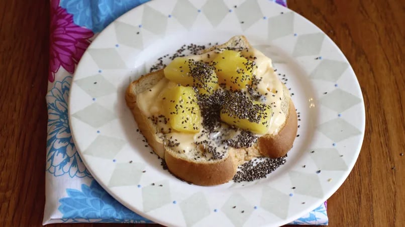 Yogurt with Fruit and Chia Seeds