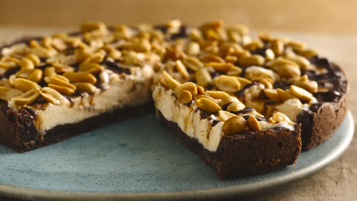 Peanutty Ice Cream Cookie Cake