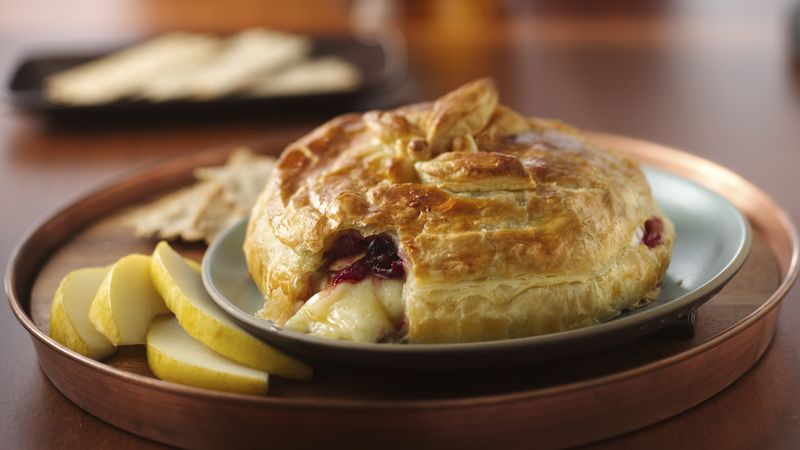 Brie in Puff Pastry with Cranberry Sauce