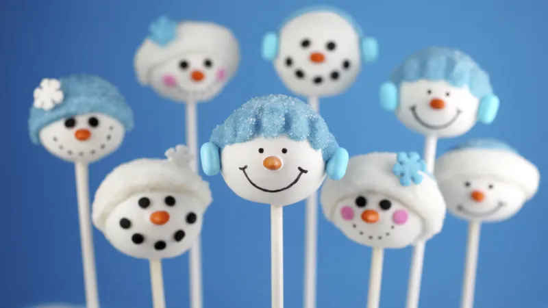 Snowman Cake Pops for Christmas Dessert