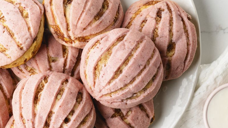 Easy Concha Cinnamon Rolls