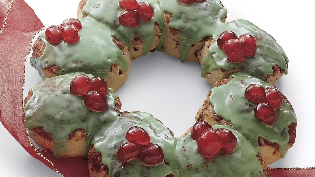 Cinnamon Roll Holiday Wreath