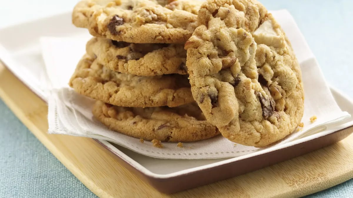 Black and White Chunk Cookies