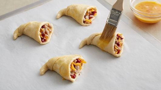 How to make a Crescent Dough Cornucopia (and slay Thanksgiving