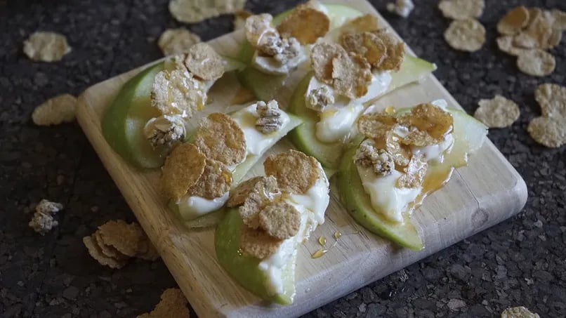 Apples with Honey, Brie and Fiber One™