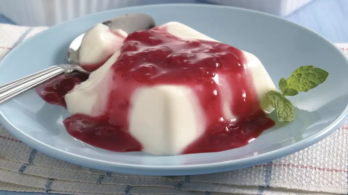 Panna Cotta with Raspberry Sauce