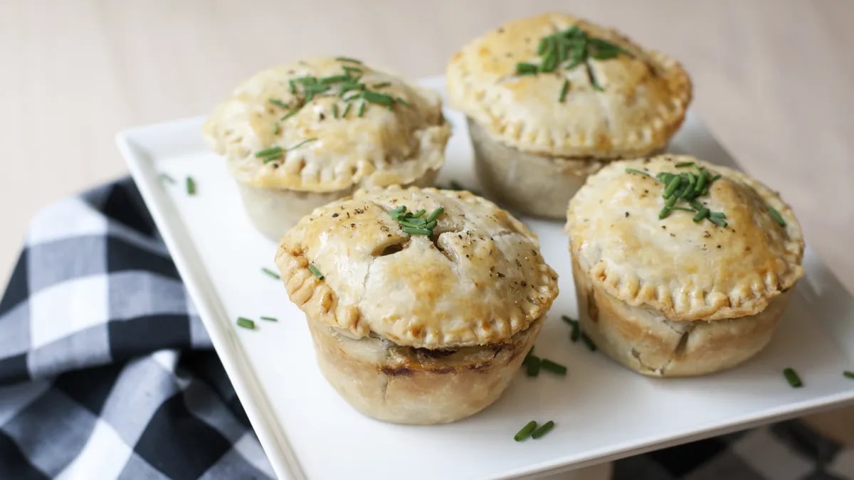 Beef Stroganoff Pie Cups