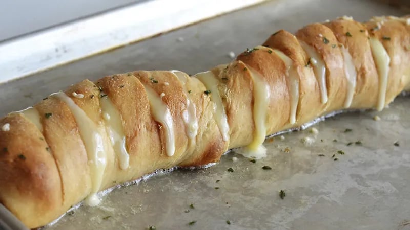 Cheesy Garlic Pull-Apart Loaf