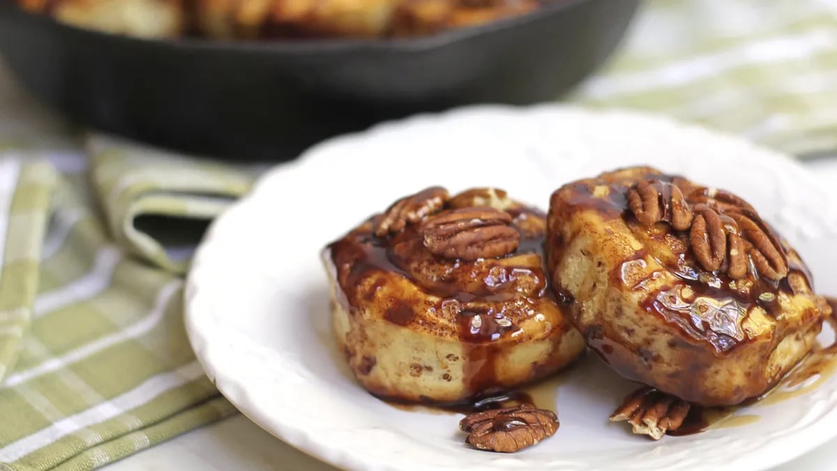 Turtle Cinnamon Rolls